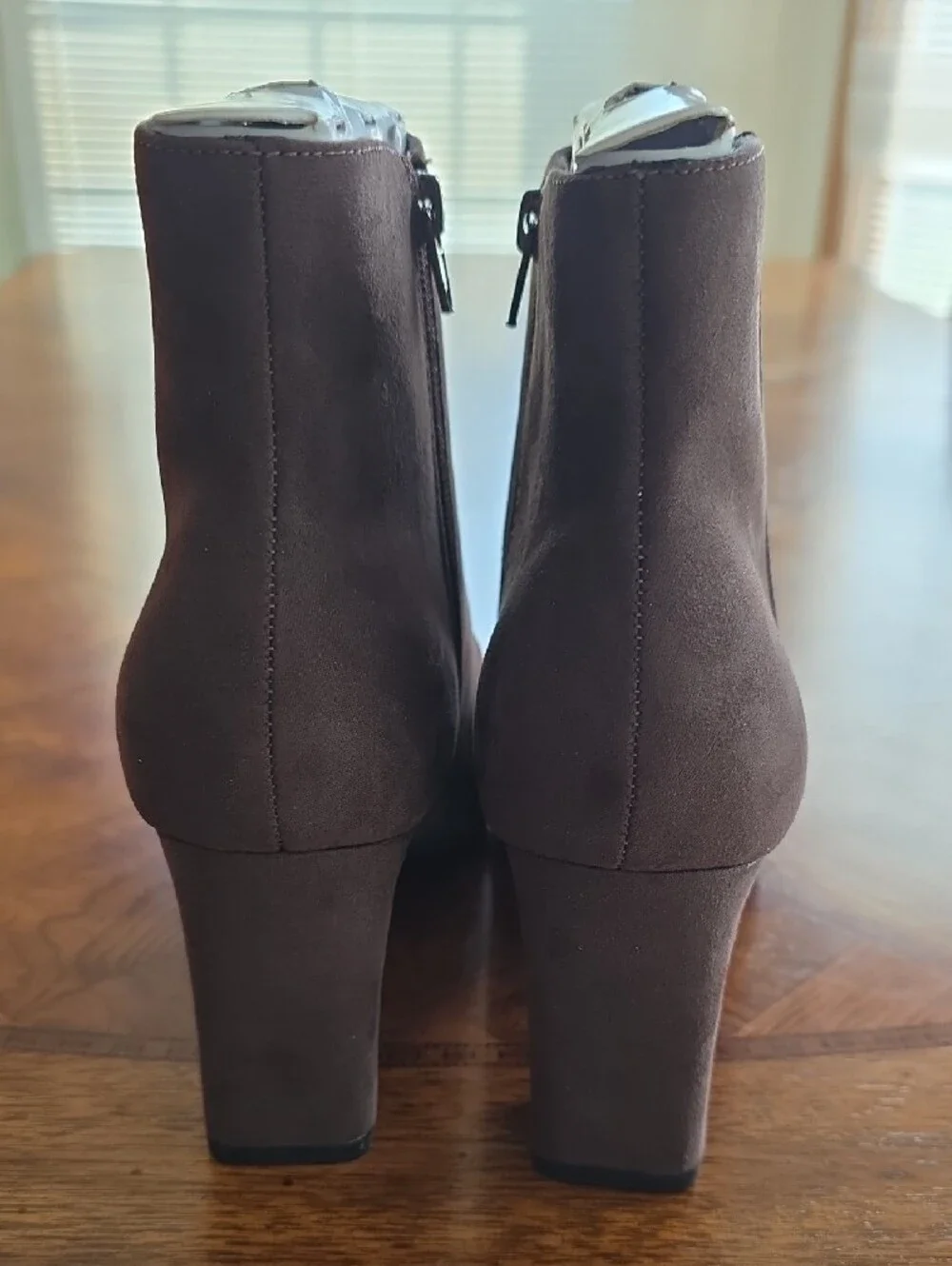 Unisa Yopie-J Chocolate Brown Suede Ankle Boots with Block Heel Women's 10M -NEW